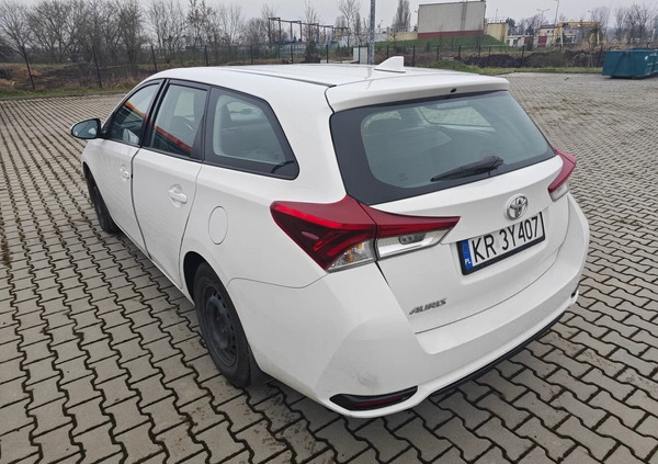 Toyota Auris cena 34000 przebieg: 226000, rok produkcji 2017 z Kraków małe 92